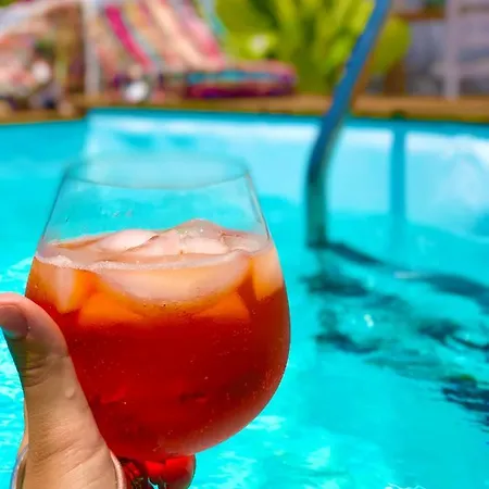 The Summer Pink House * Lakhania