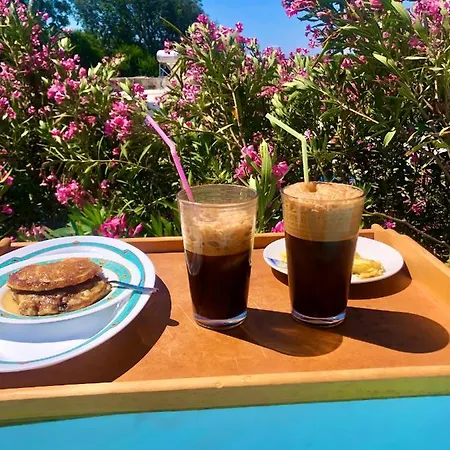 The Summer Pink House * Lakhania