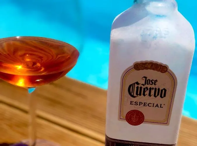 The Summer Pink House * لاخنيا