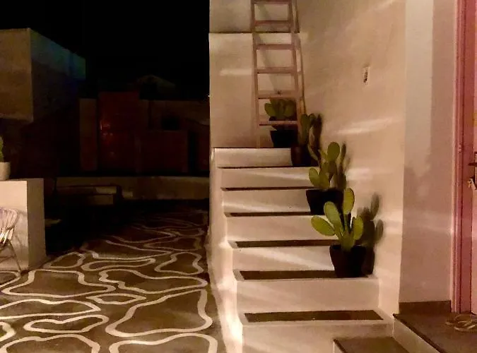 بيت للعطل The Summer Pink House لاخنيا