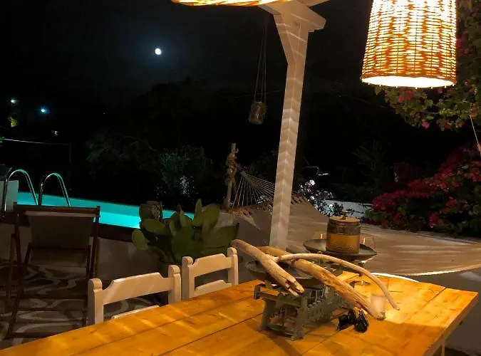 The Summer Pink House لاخنيا