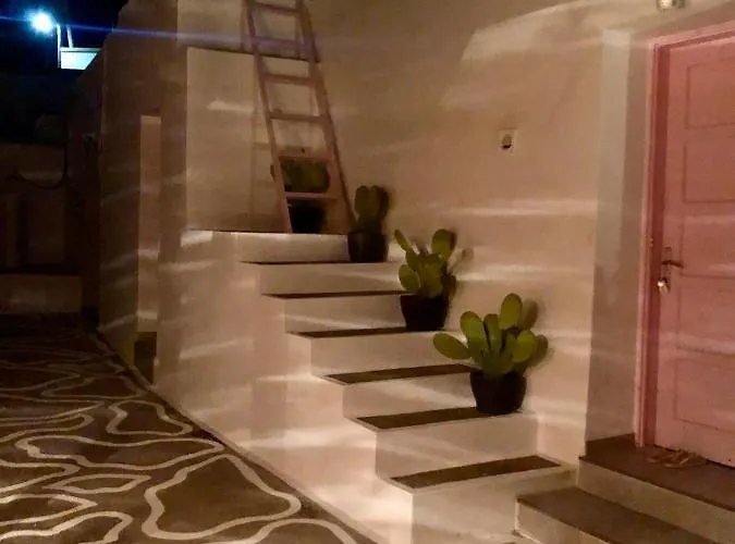 The Summer Pink House لاخنيا