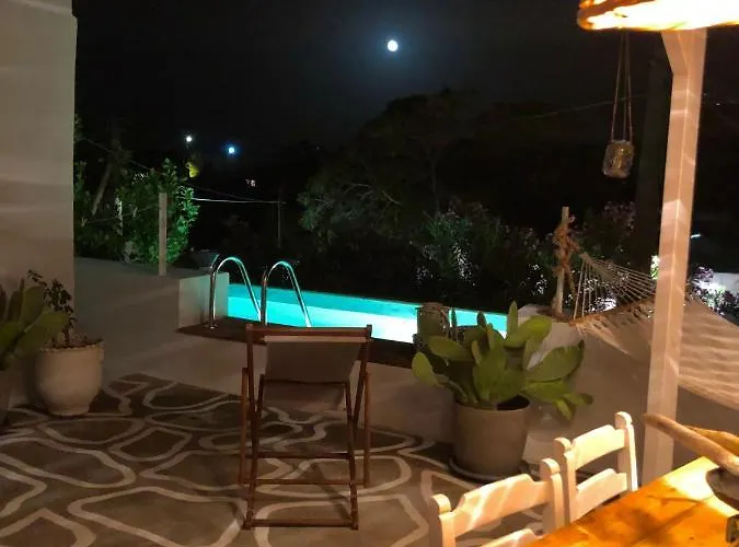 The Summer Pink House لاخنيا